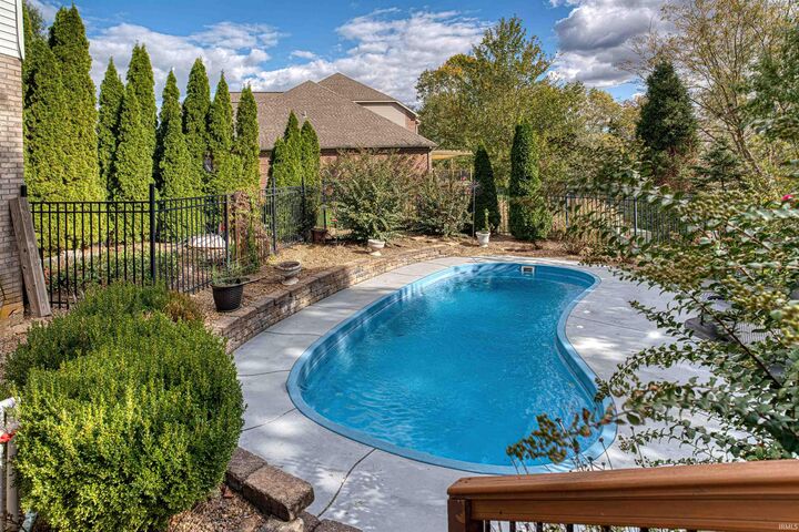 Property Photo:  6511 Venice Drive  IN 47630 