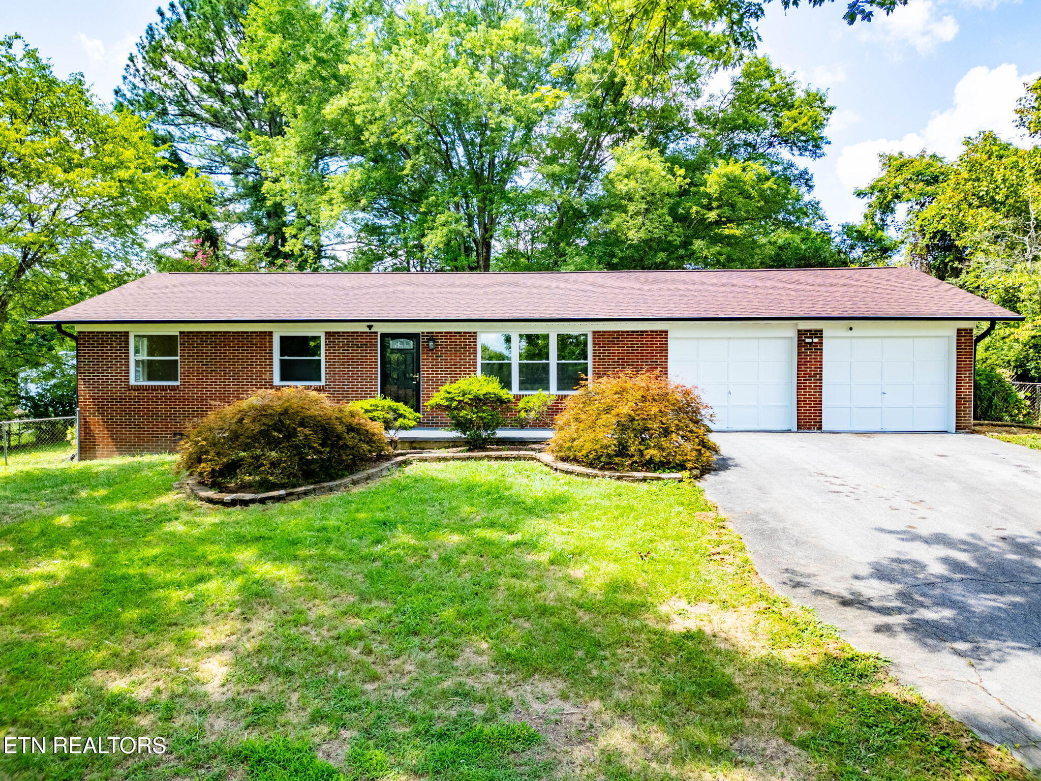 Property Photo: 6621 Lambent Lane TN 37918