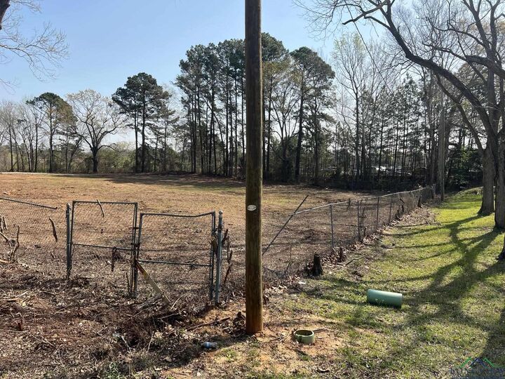 Property Photo: 408 Millville Dr TX 75652