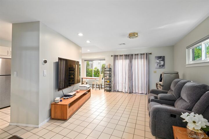 Property Photo:  7 Top Of The Ridge Ridge B4  NY 10543 