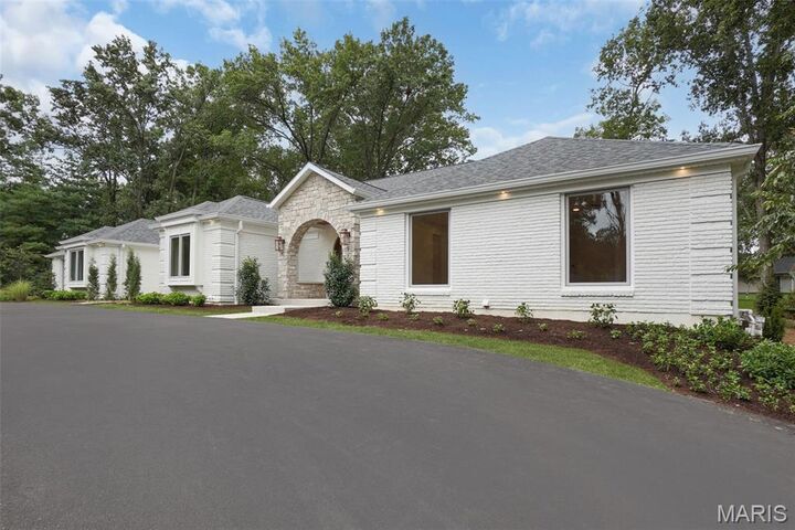 Property Photo:  415 Killearn Lane  MO 63141 