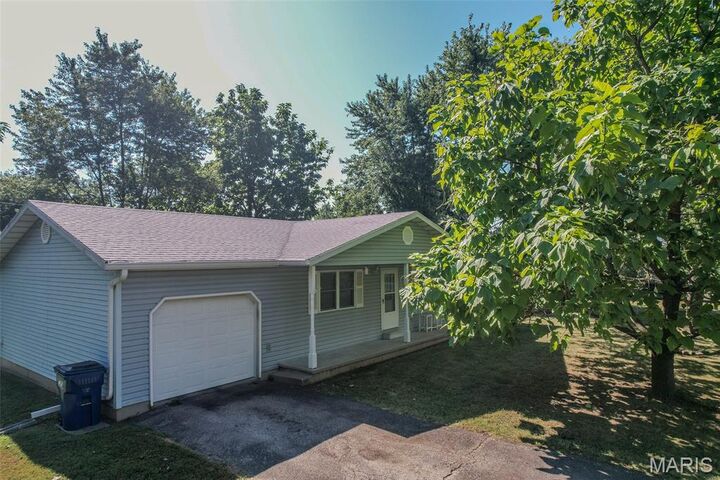 Property Photo:  1524 Tekary Street  MO 65536 