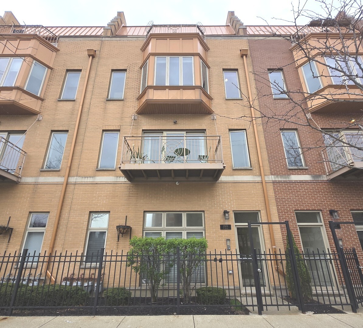 Property Photo: 1915 S State Street 3 IL 60616