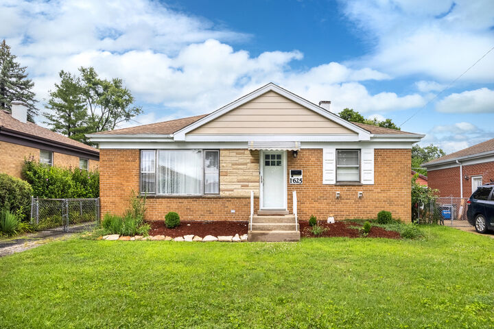 Property Photo:  1625 Heidorn Avenue  IL 60154 