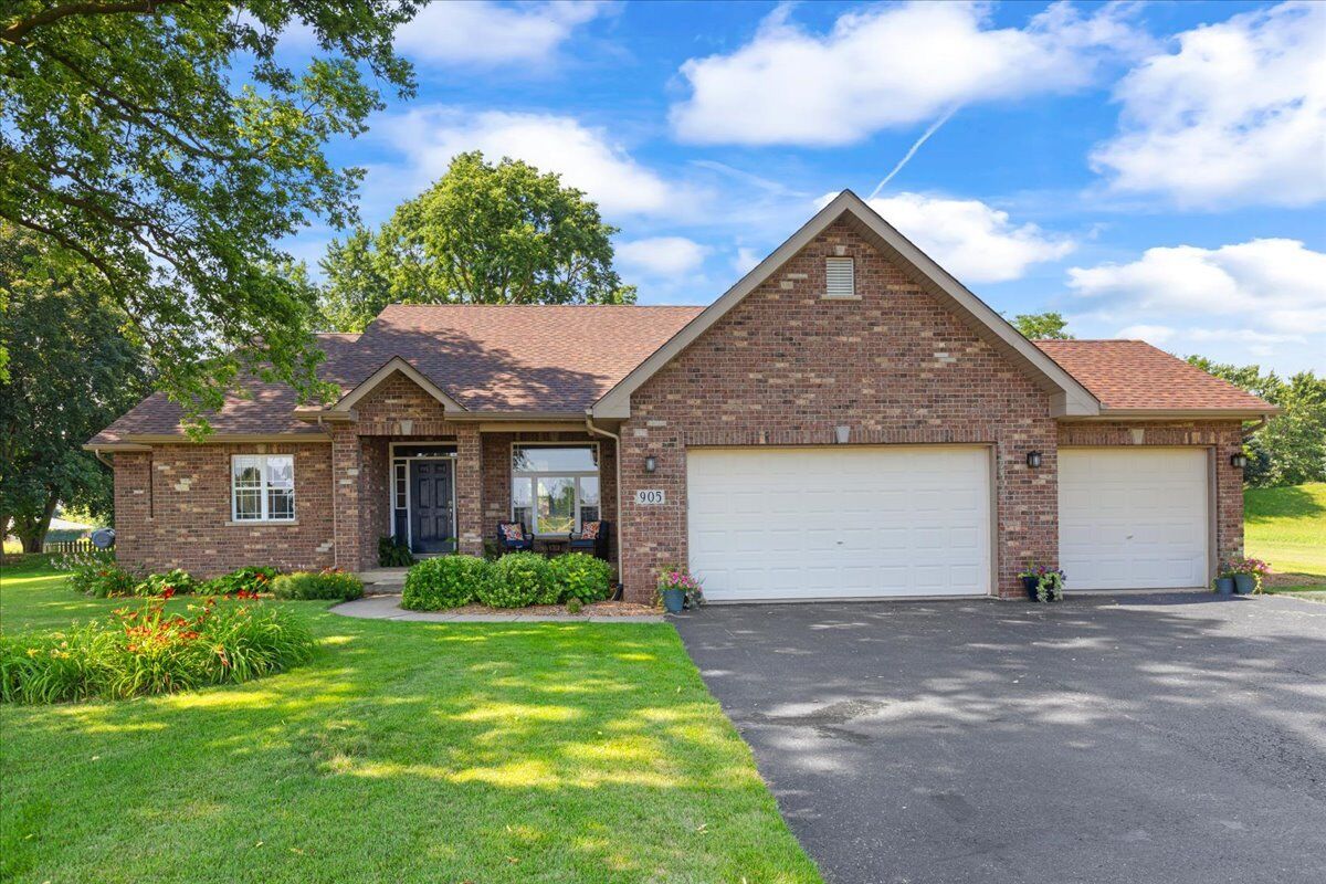 Property Photo:  905 Tall Grass Court  IL 60552 