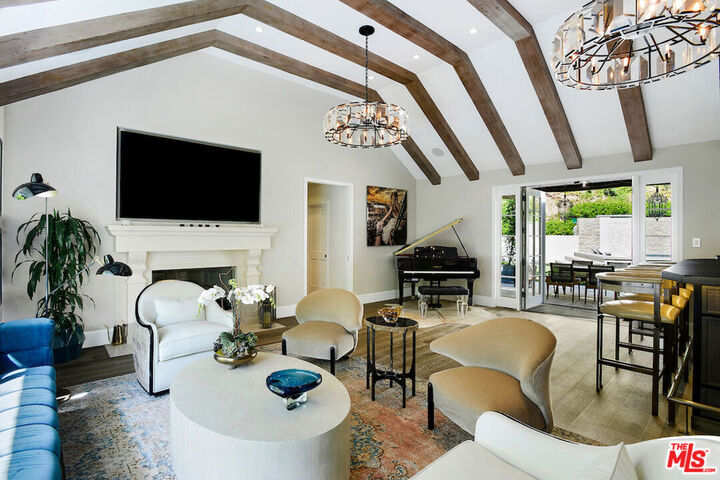 Property Photo:  2791 Hutton Drive  CA 90210 