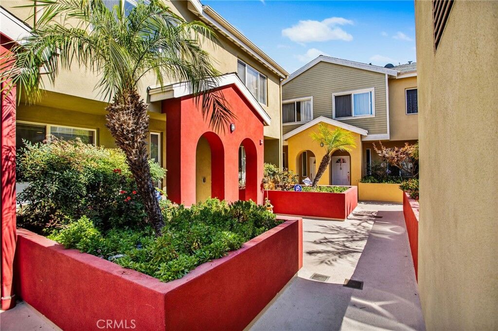 Property Photo:  1500 Pine Avenue 10  CA 90813 