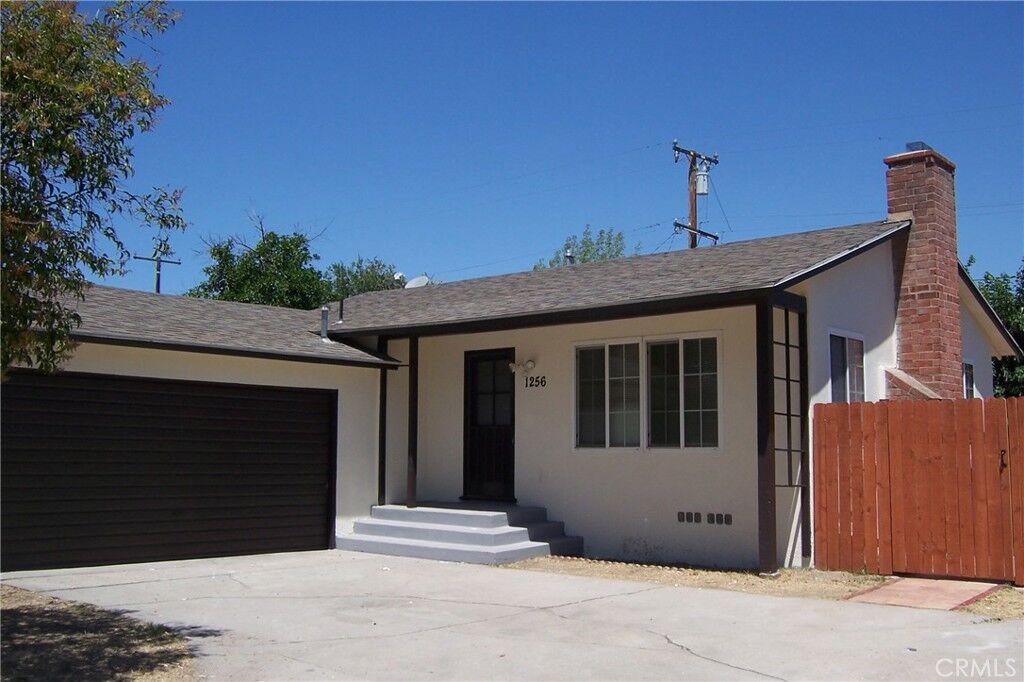 Property Photo: 1256 W Alexander Avenue CA 92405