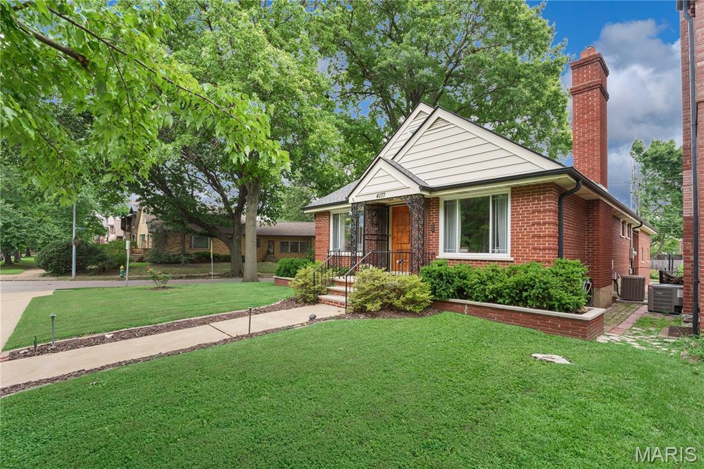 Property Photo: 4077 Holly Hills Boulevard MO 63116