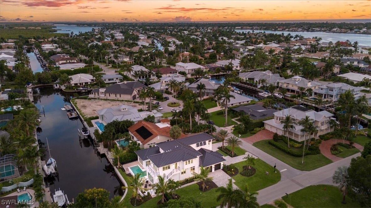 Property Photo: 1645 Bonita Court FL 34102