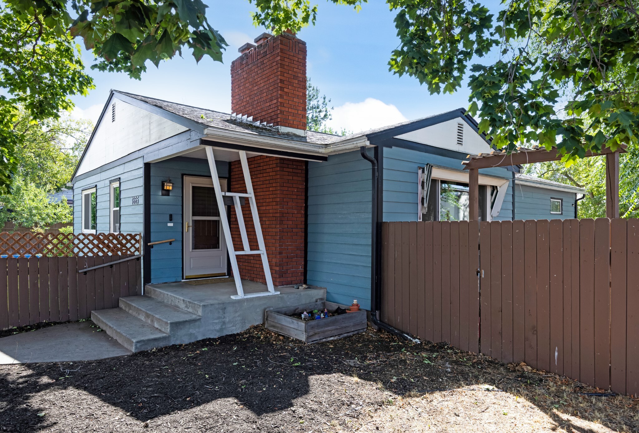 Property Photo:  1665 W Sussex Avenue  MT 59801 