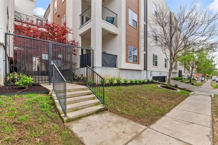 Property Photo:  5718 McCommas Boulevard 203  TX 75206 