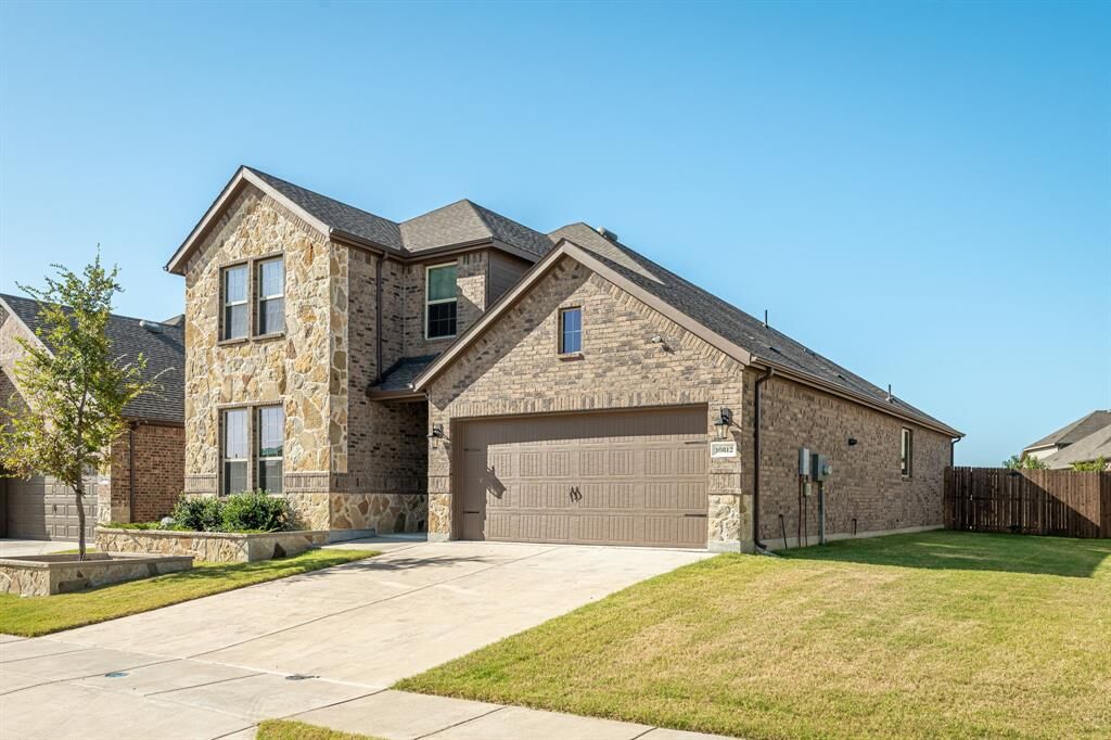 Property Photo: 10812 Ponderosa Trail TX 76227