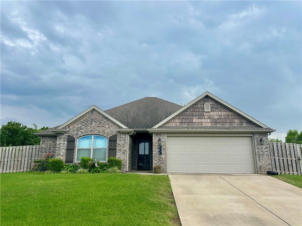 Property Photo: 400 W Broadway Street AR 72758