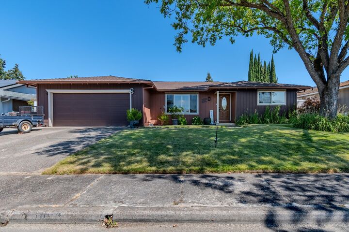 Property Photo:  4060 Rock Way  OR 97502 