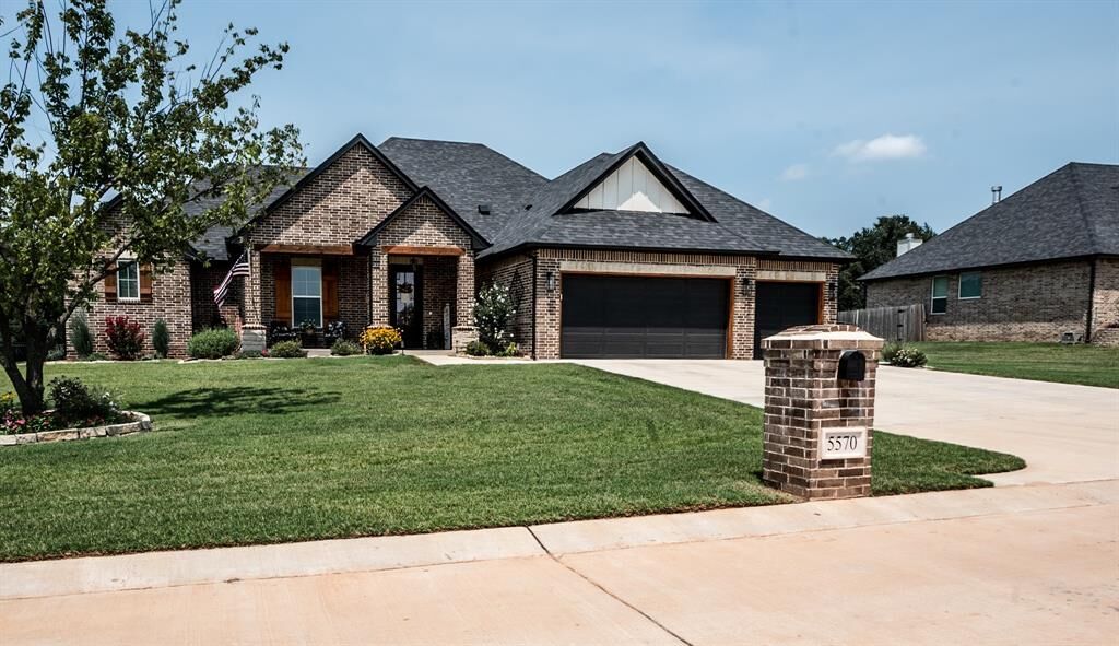 Property Photo:  5570 Red Fox Run  OK 73044 