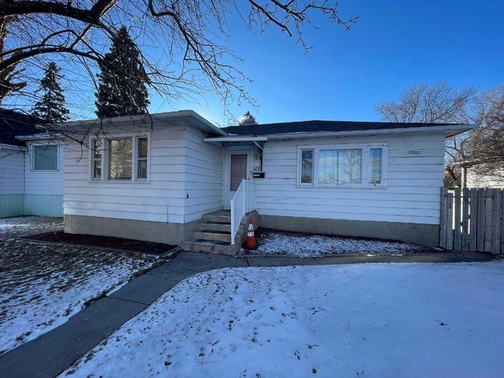 405 15 Avenue NE  Calgary AB T2E 1H5 photo