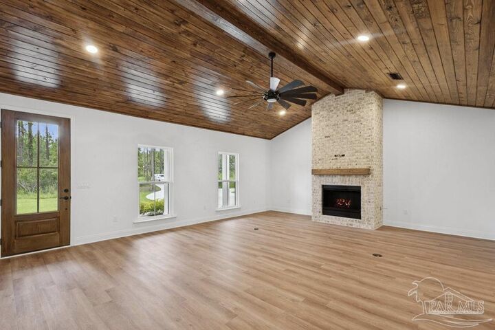 Property Photo: 8925 Naturewalk Dr FL 32571