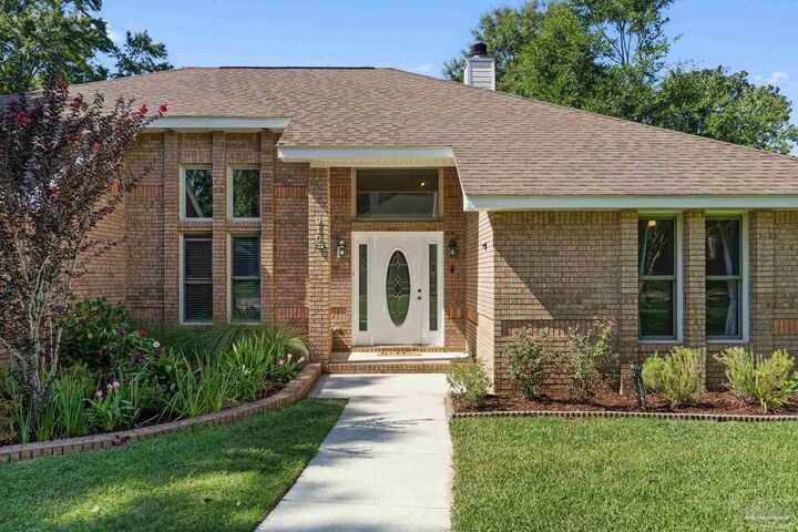 Property Photo: 910 Shadow Ridge Dr FL 32514
