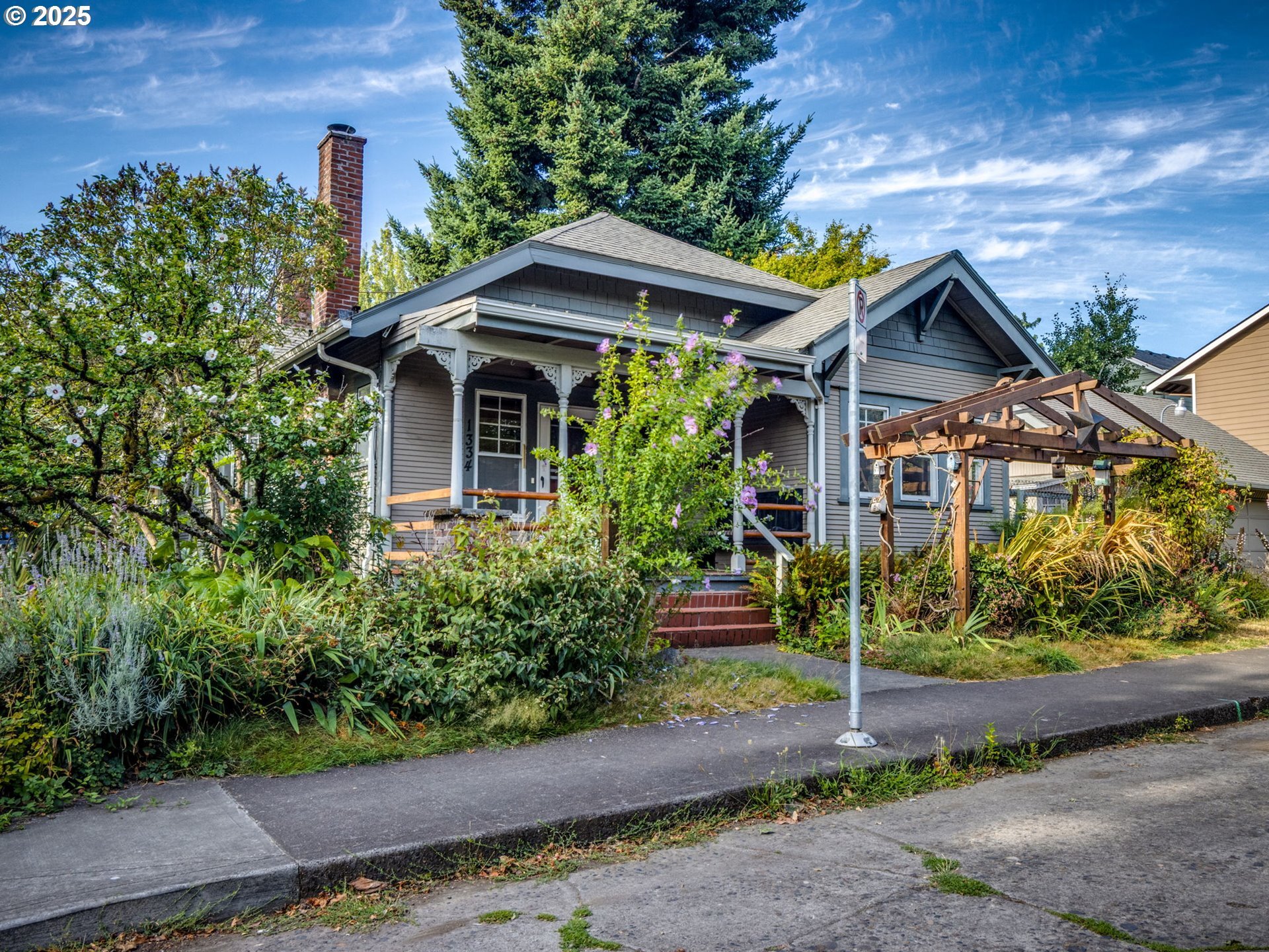 1334 SE Bush St  Portland OR 97202 photo
