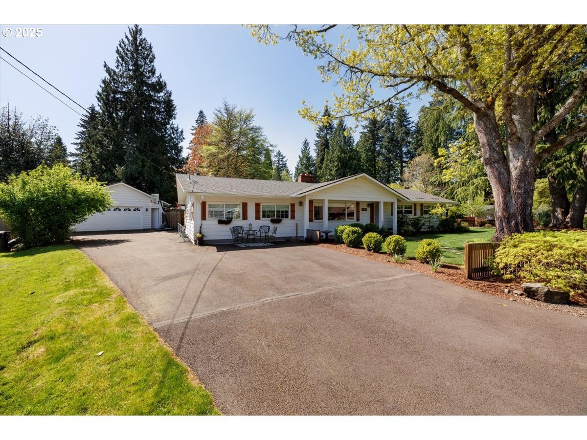 3880 Calaroga Cir  West Linn OR 97068 photo