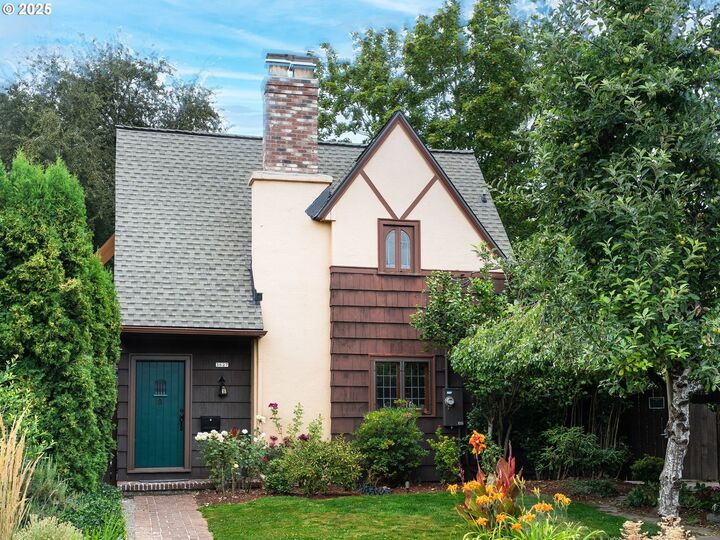 3827 SE Kelly St  Portland OR 97202 photo