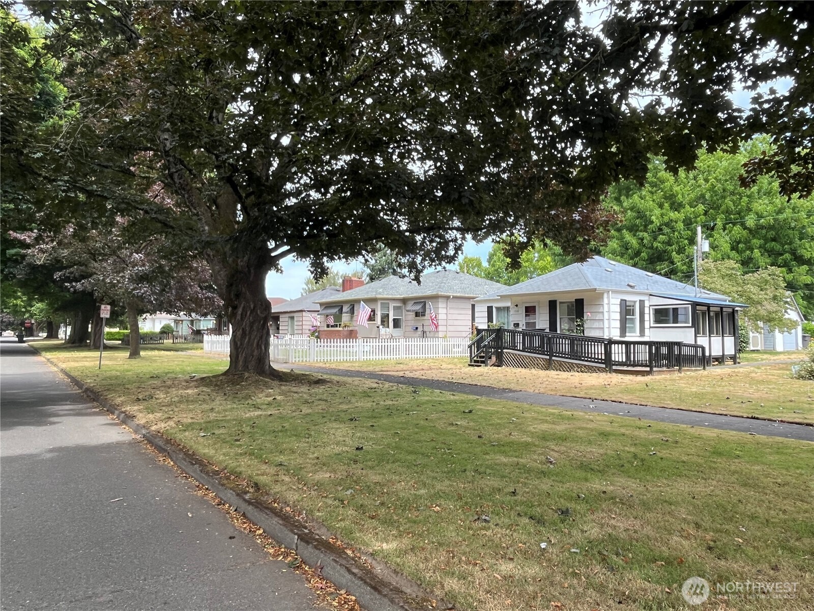 Property Photo:  1310  8 Avenue  WA 98632 