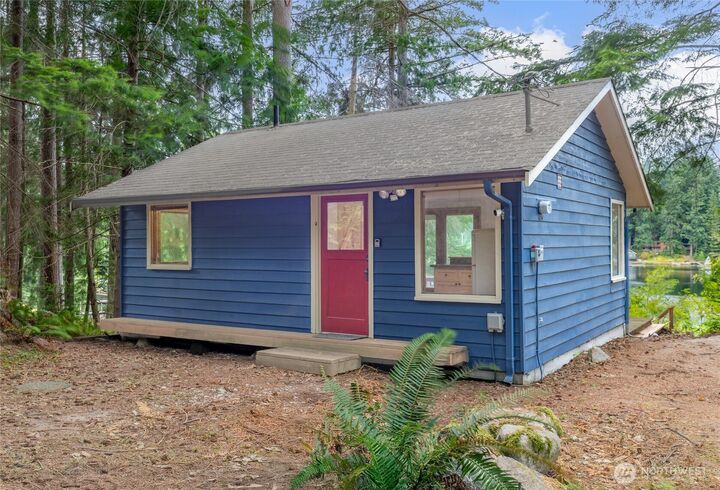 Property Photo:  4945  Lakeside Drive  WA 98260 