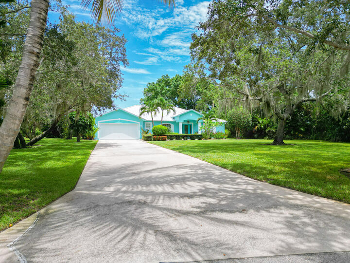 Property Photo: 631 SE Norsemen Drive FL 34984