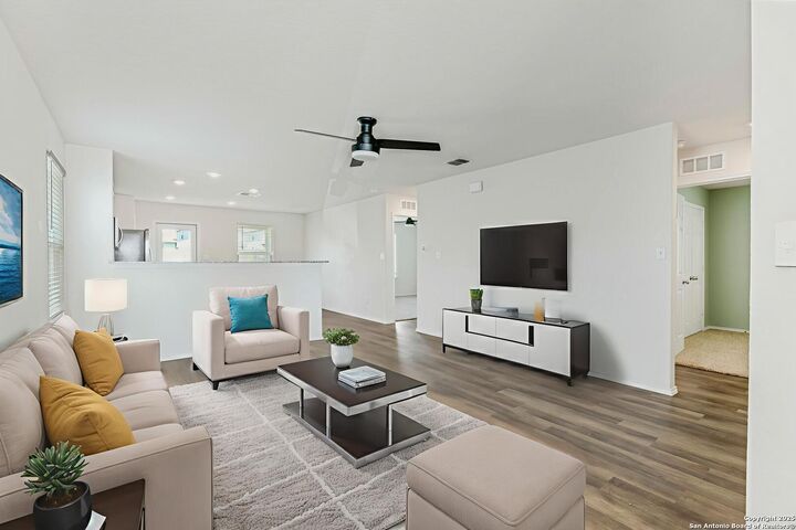 Property Photo: 715 Retama Pass TX 78219