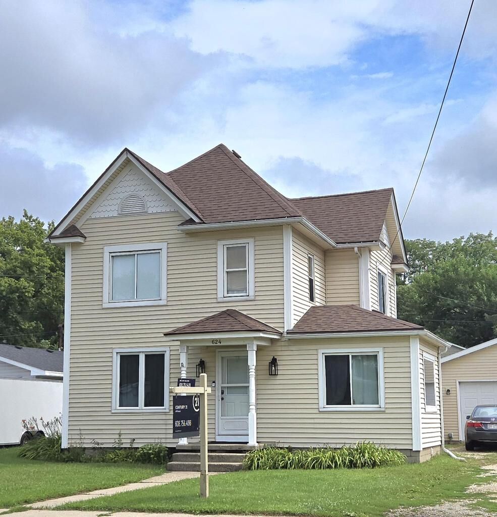 Property Photo:  624 Harding Street  WI 53545 