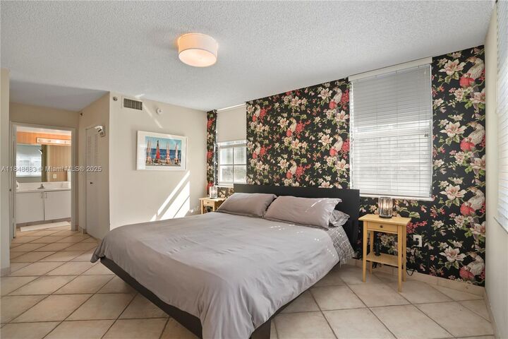 Property Photo:  19555 E Country Club Dr 8502  FL 33180 