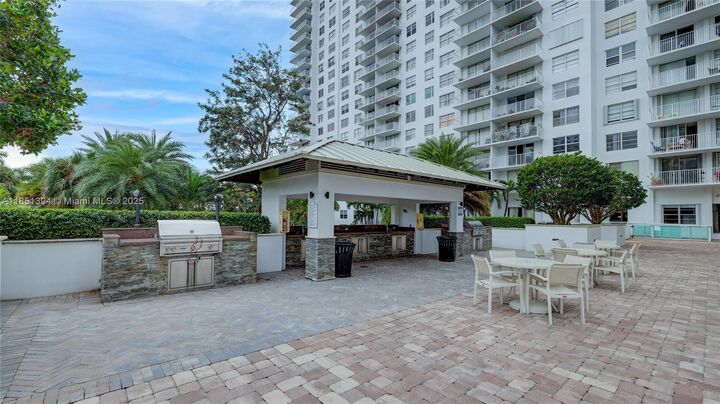 Property Photo: 2851 NE 183rd St 817E FL 33160