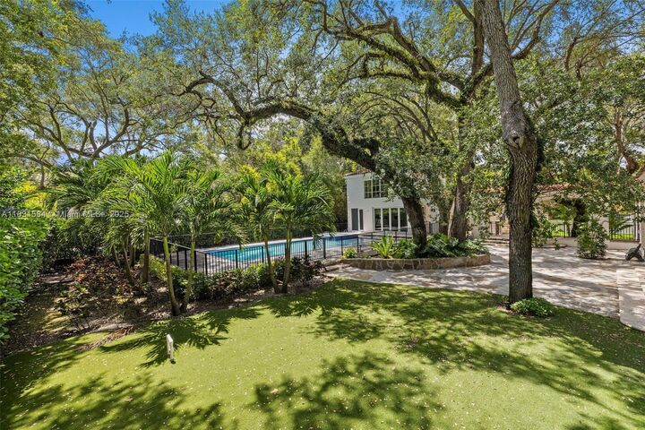 Property Photo: 506 Sunset Dr FL 33143