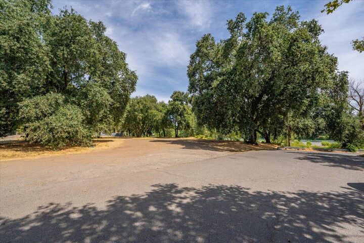 Property Photo:  426 Riverside Way  CA 96080 