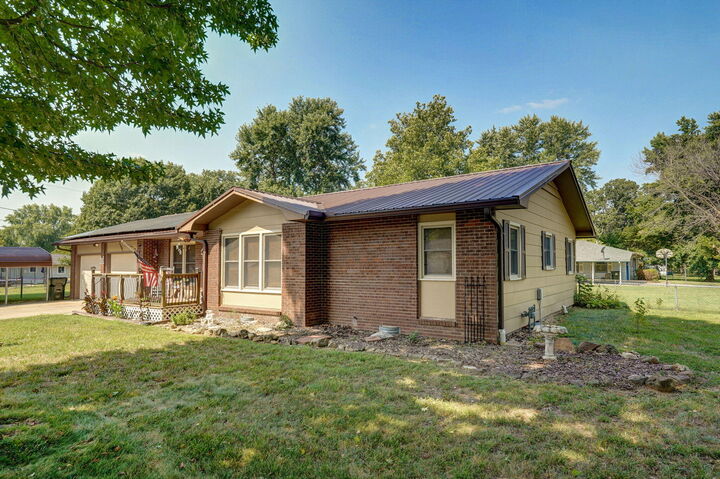 Property Photo:  1301 S Tyler Avenue  MO 65605 