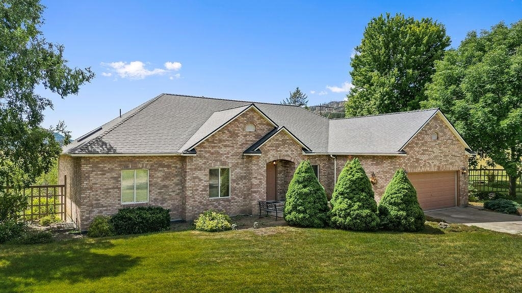 Property Photo: 897 Townsend Sackman Rd WA 99114