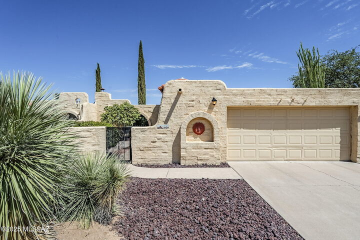 Property Photo:  660 W Placita Nueva  AZ 85614 