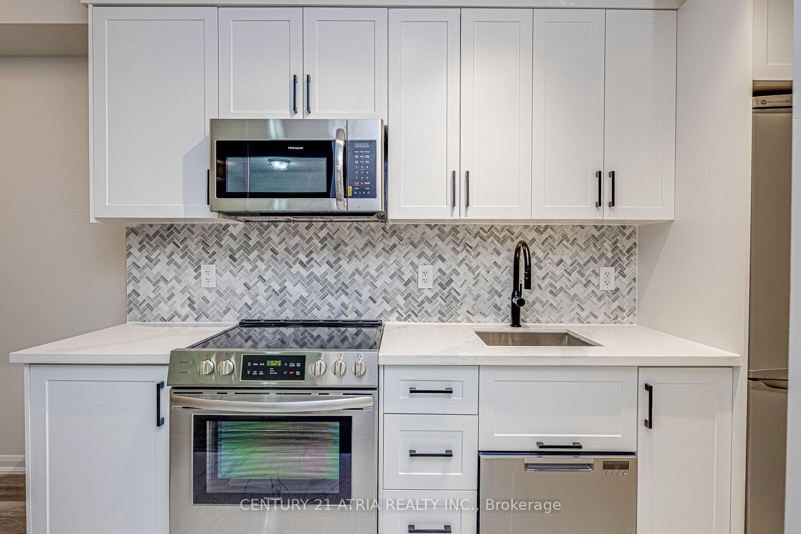 Property Photo: 111 Elizabeth Street 1117 ON M5G 1P7