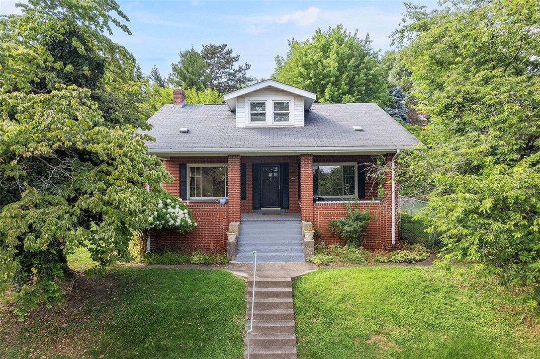 Property Photo:  2051 Pittview Ave  PA 15212 