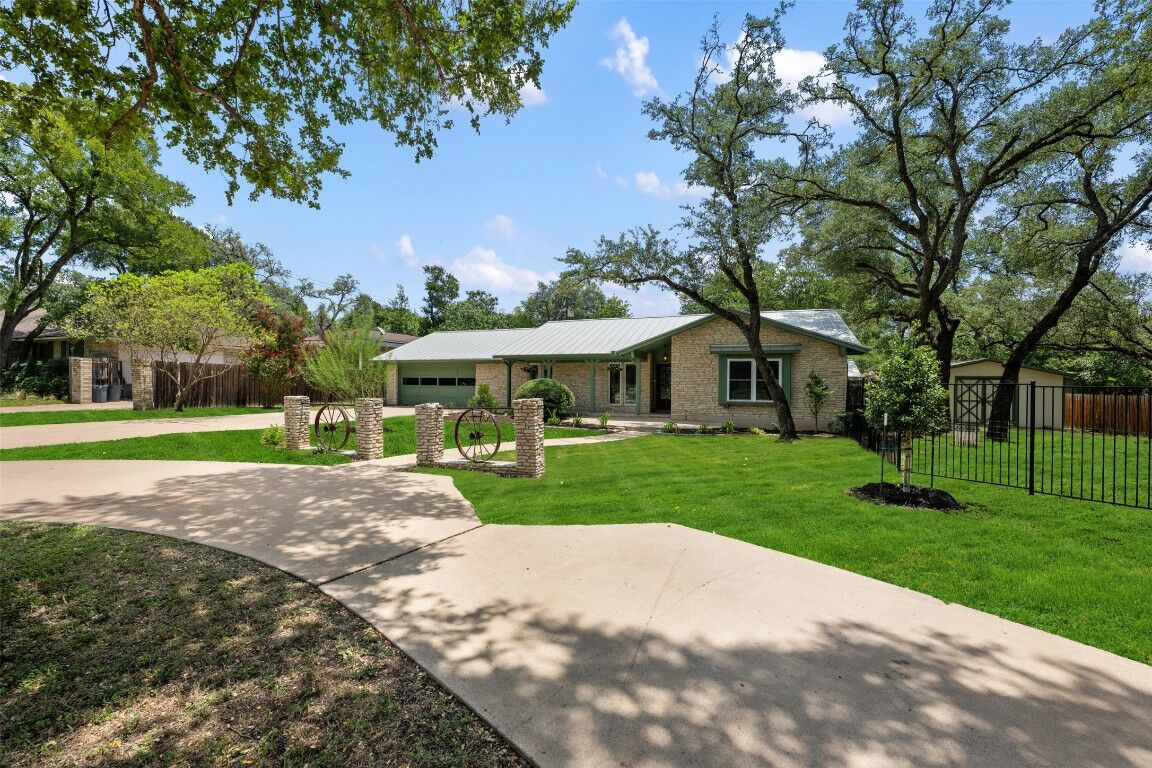 Property Photo: 12111 Shetland Chase TX 78727