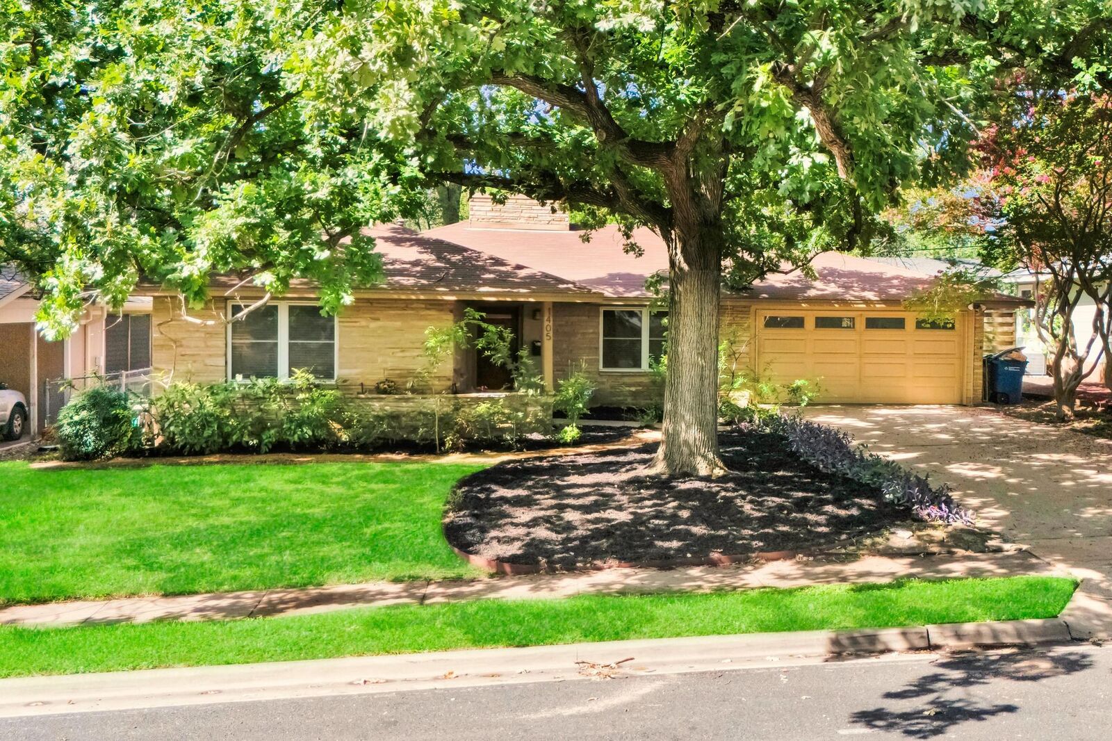 Property Photo: 1405 Briarcliff Boulevard TX 78723