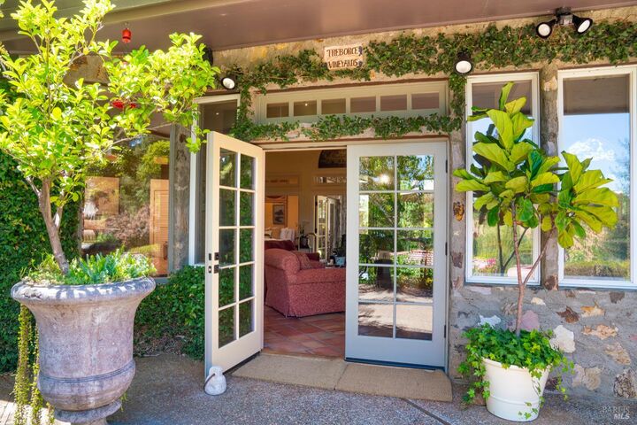 Property Photo: 1633 Dry Creek Road CA 95448