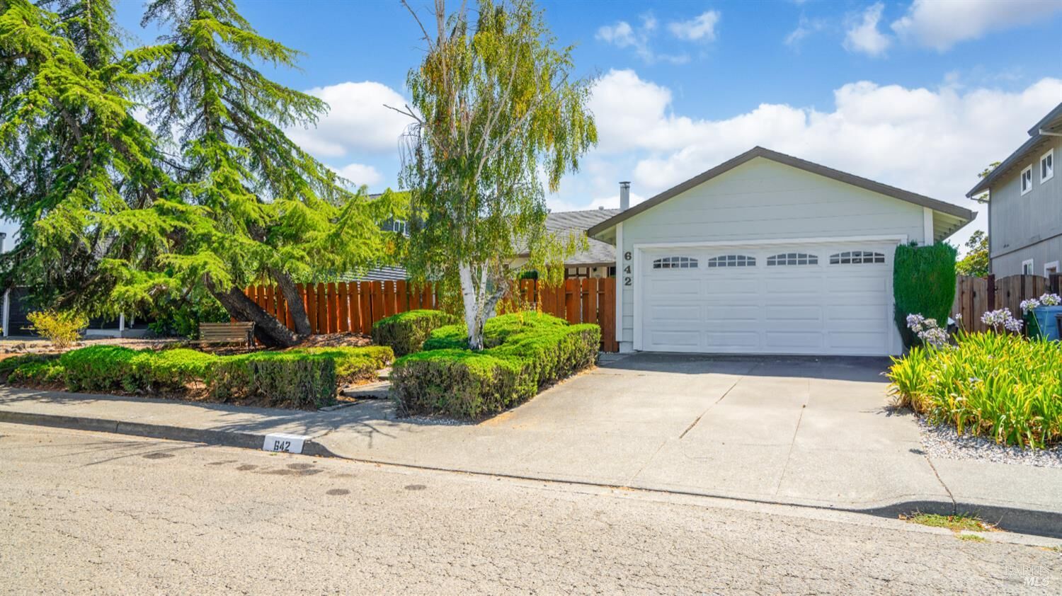Property Photo:  642 Albert Way  CA 94954 