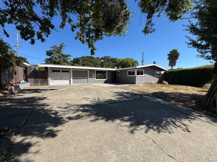 Property Photo:  18 Grande Vista  CA 94947 