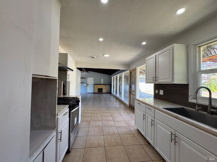 Property Photo:  18 Grande Vista  CA 94947 