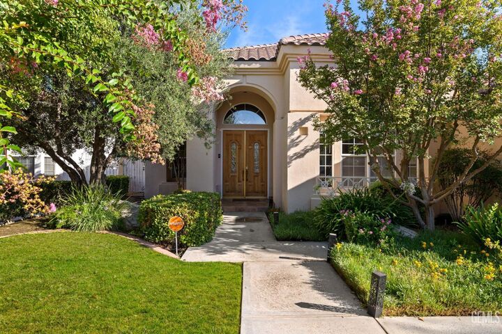 Property Photo: 10904 Rockridge Way CA 93311