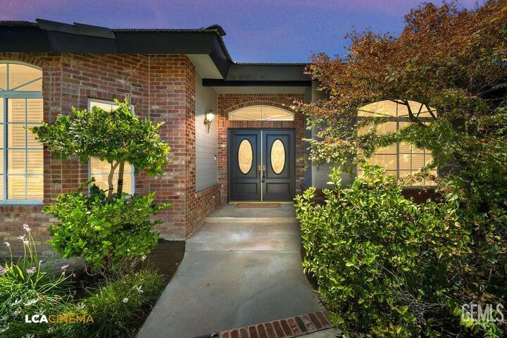 Property Photo: 7015 Topaz Lane CA 93308