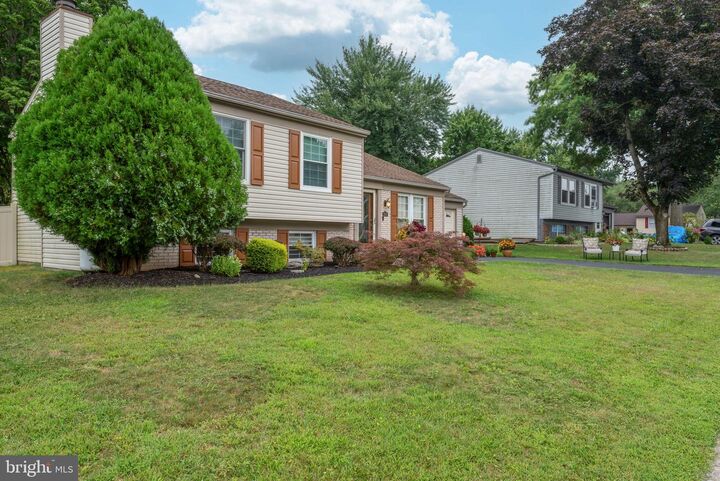 Property Photo: 1605 Pebble Brook Lane PA 17110