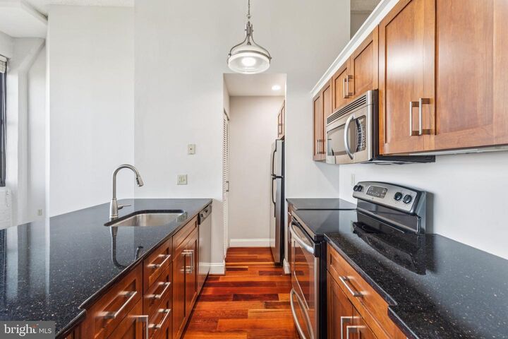 Property Photo: 2429 Locust Street 41 602 PA 19103